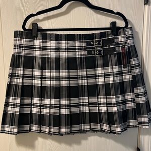 NWT | No boundaries. pleated. black and white plaid skirt. size XXL (21)